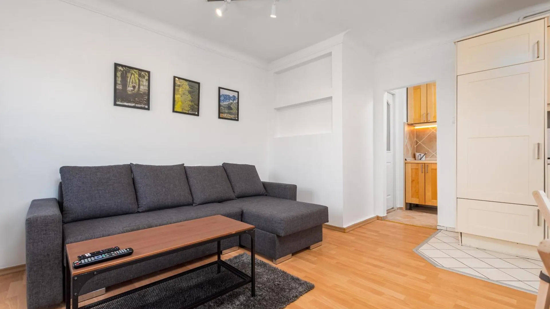 Raclawicka 42 By Homeprime Warsaw Apartment